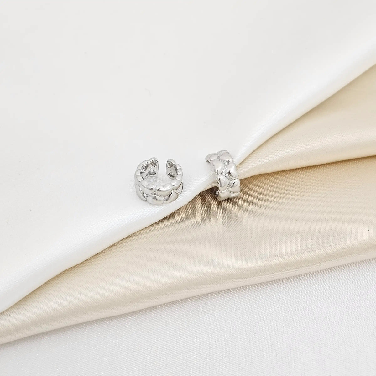 Earcuff Corazones Lisos Pequeños Plateado Rf K6868