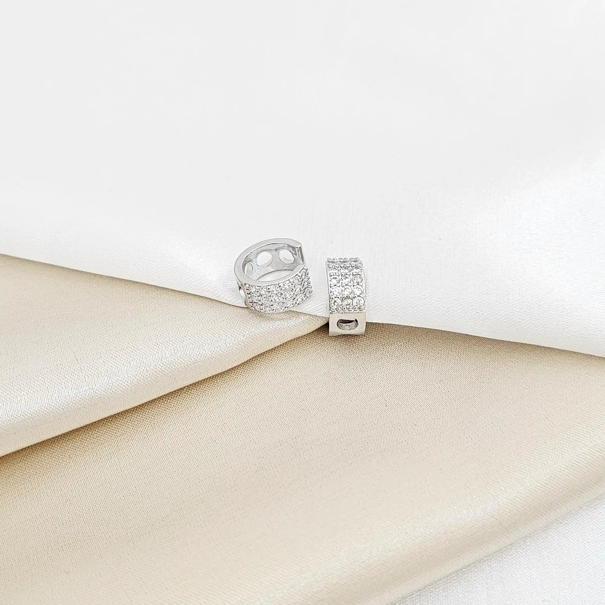 Earcuff Cuatro Circulos Con Circones Plateado Rf K7199