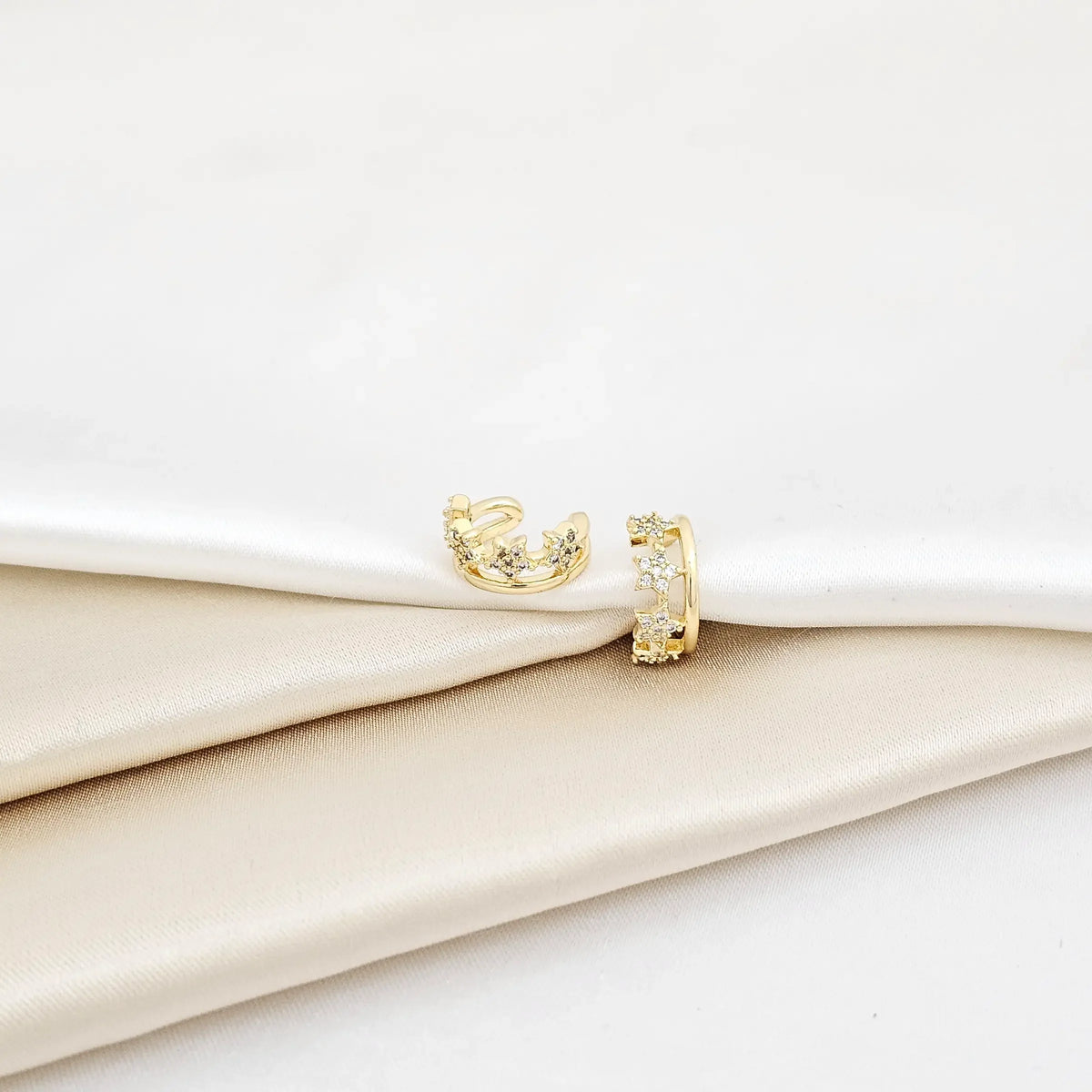 Earcuff Cuatro Estrellas Circones Dorado Rf K7002