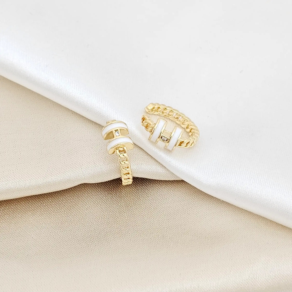 Earcuff Cubana Dorado Con Lineas Blancas Rf K5659