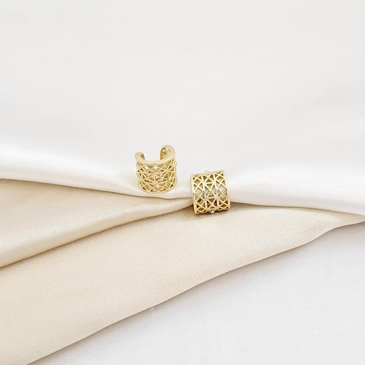 Earcuff Elegante Liso Dorado Rf K6121
