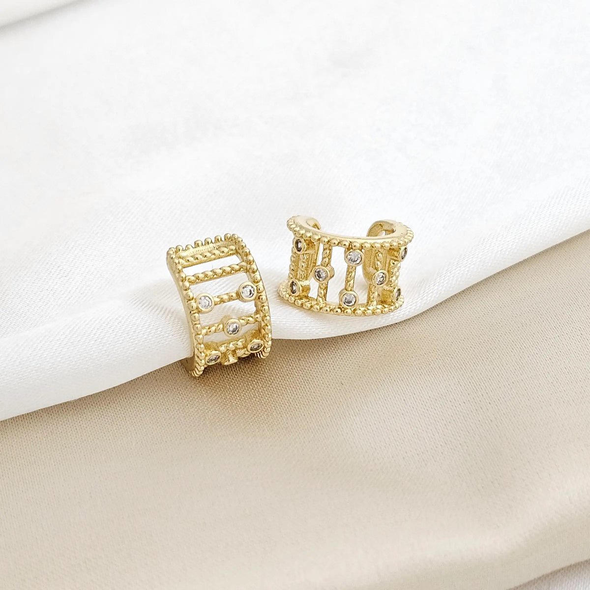 Earcuff Escalera Circones Dorado Rf K3393