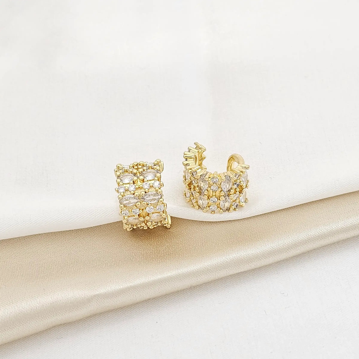 Earcuff Grueso Doble Circones Dorado Rf K3759