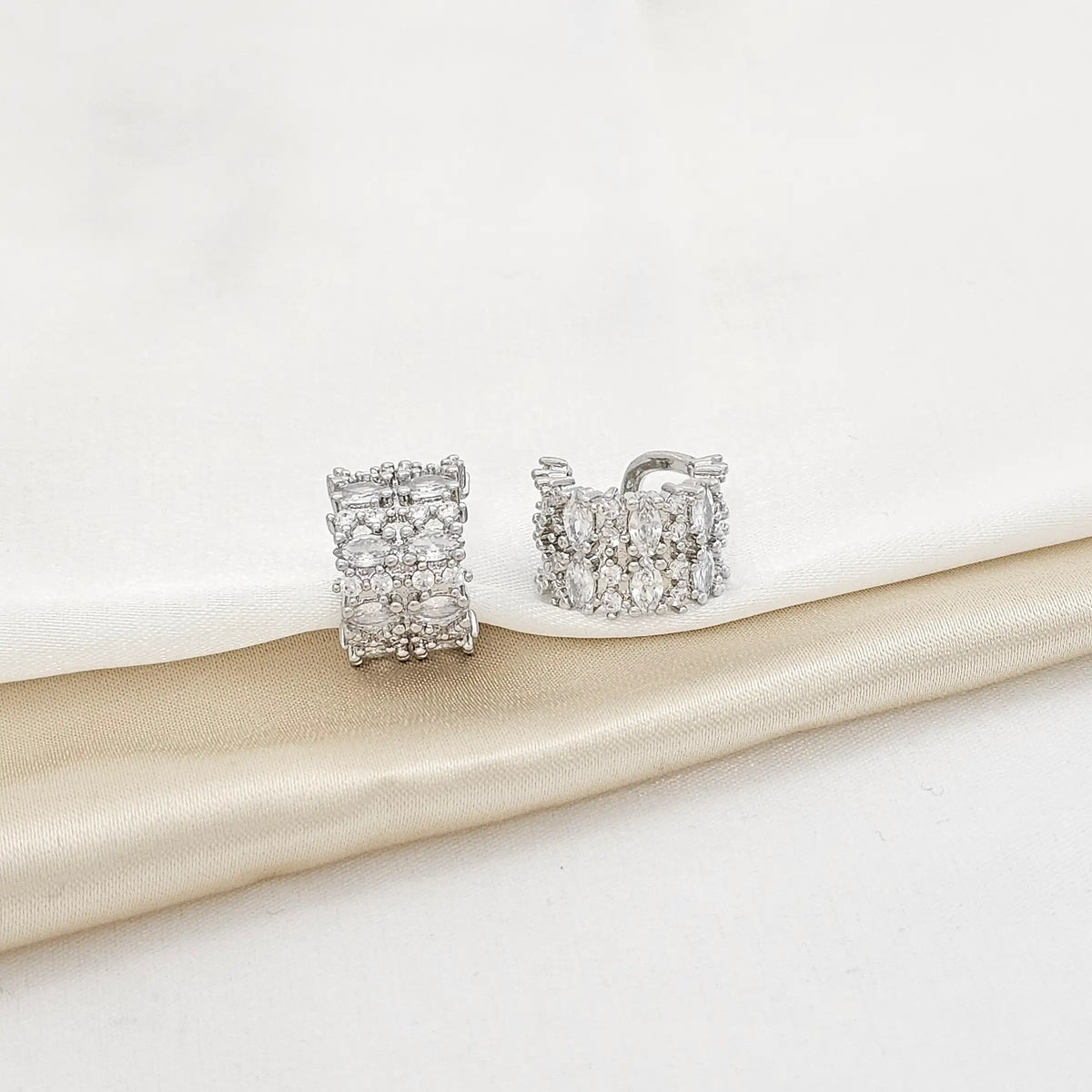 Earcuff Grueso Doble Circones Plateado Rf K3760