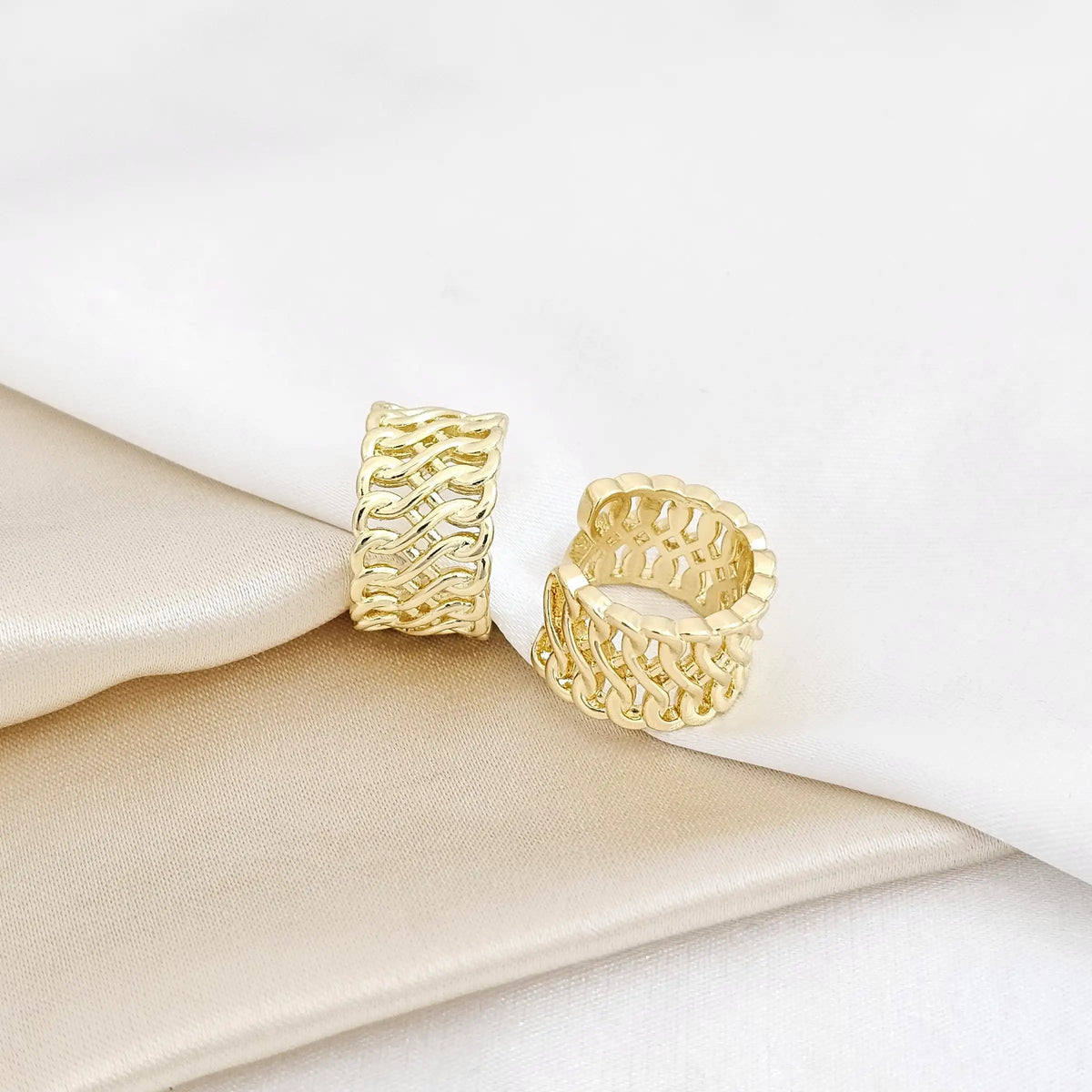 Earcuff Infinito Enlazado Dorado Rf K4038