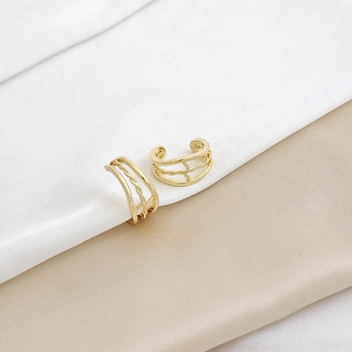 Earcuff Lazo Unido Dorado Rf K3210