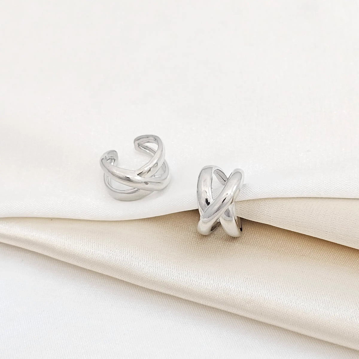 Earcuff Lineas Cruzadas Lisas Plateado Rf K5715