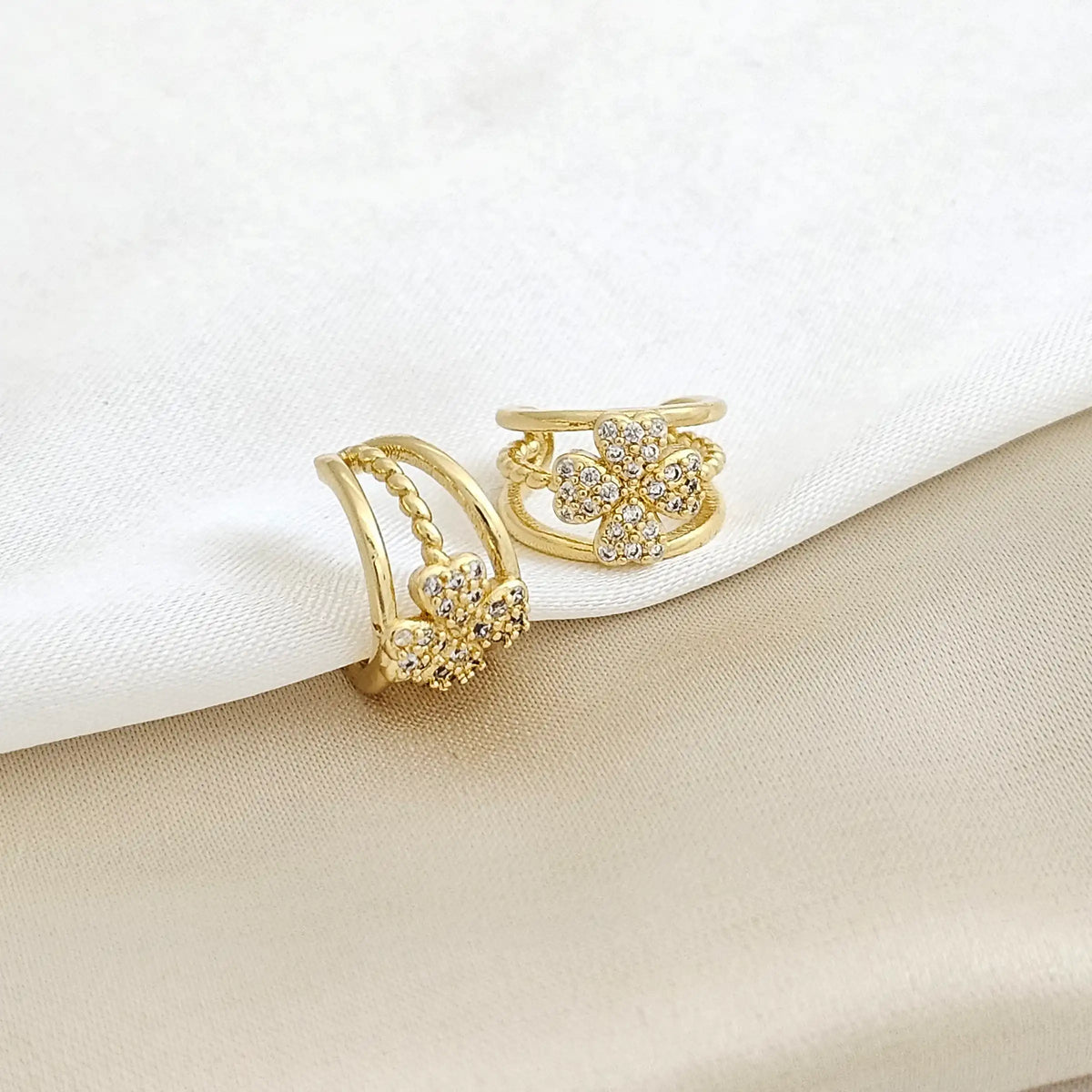 Earcuff Lineas Flor Pequeña Dorado Rf K3394