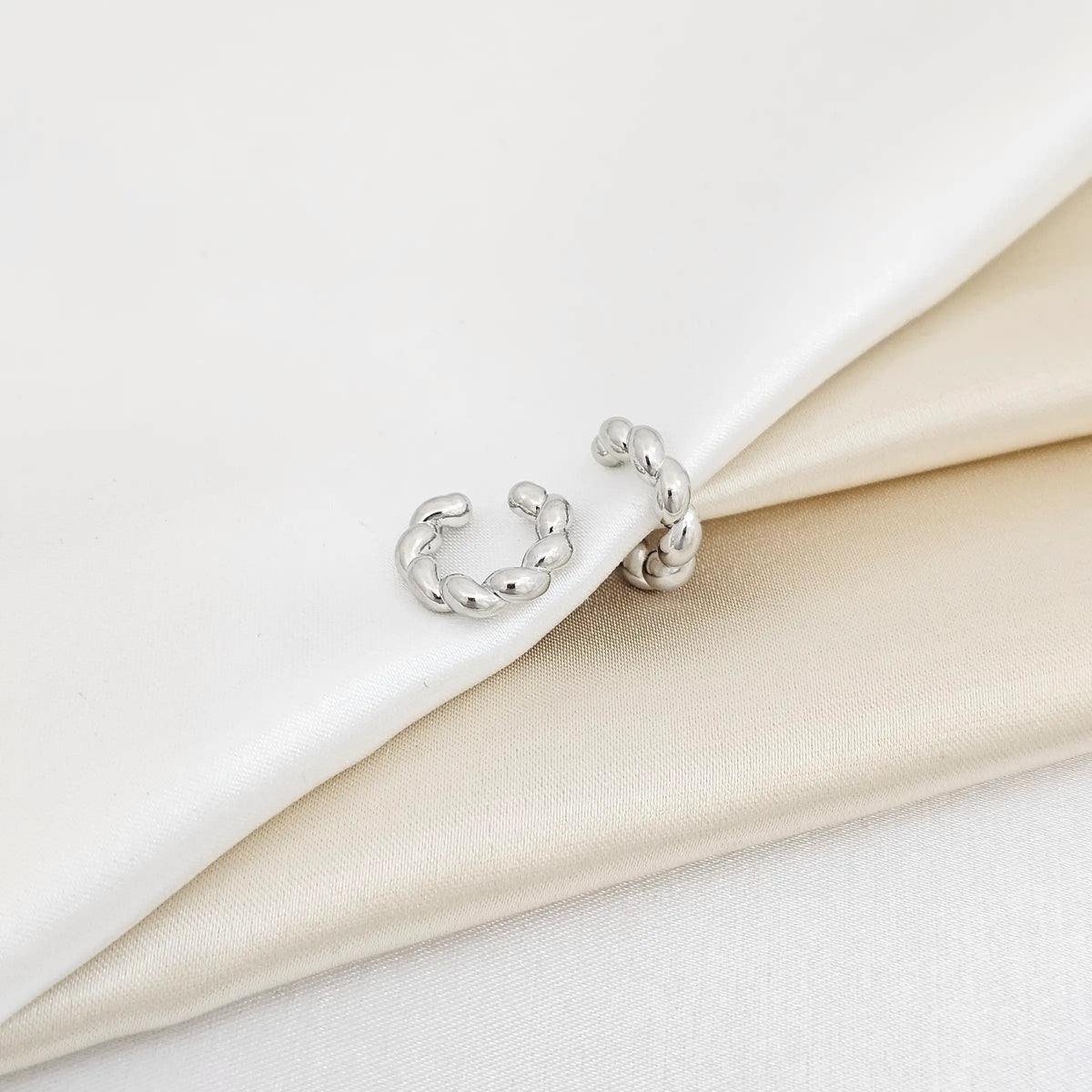 Earcuff Mediano Trenzas Gruesas Plateado Rf K6874