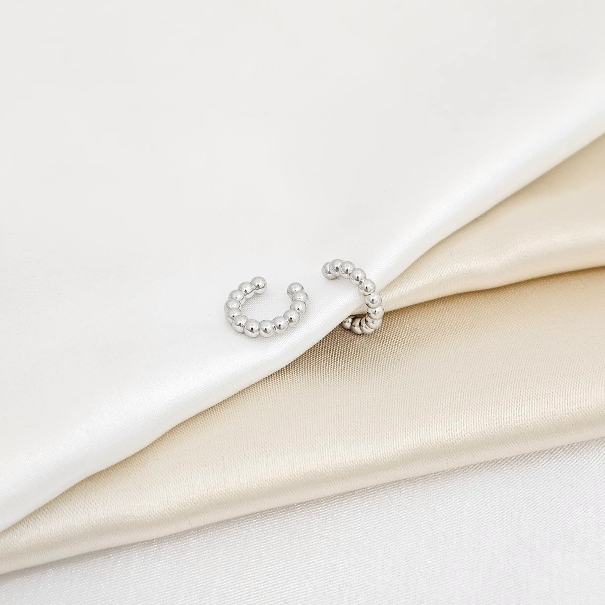 Earcuff Mini Balines Lisos Plateado Rf K6886