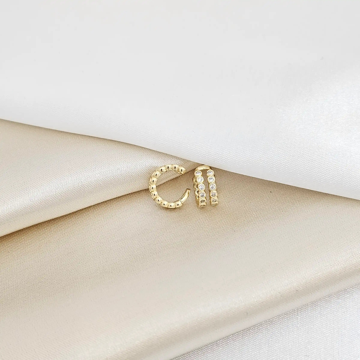 Earcuff Mini Circones Redondos Dorado Rf K7194