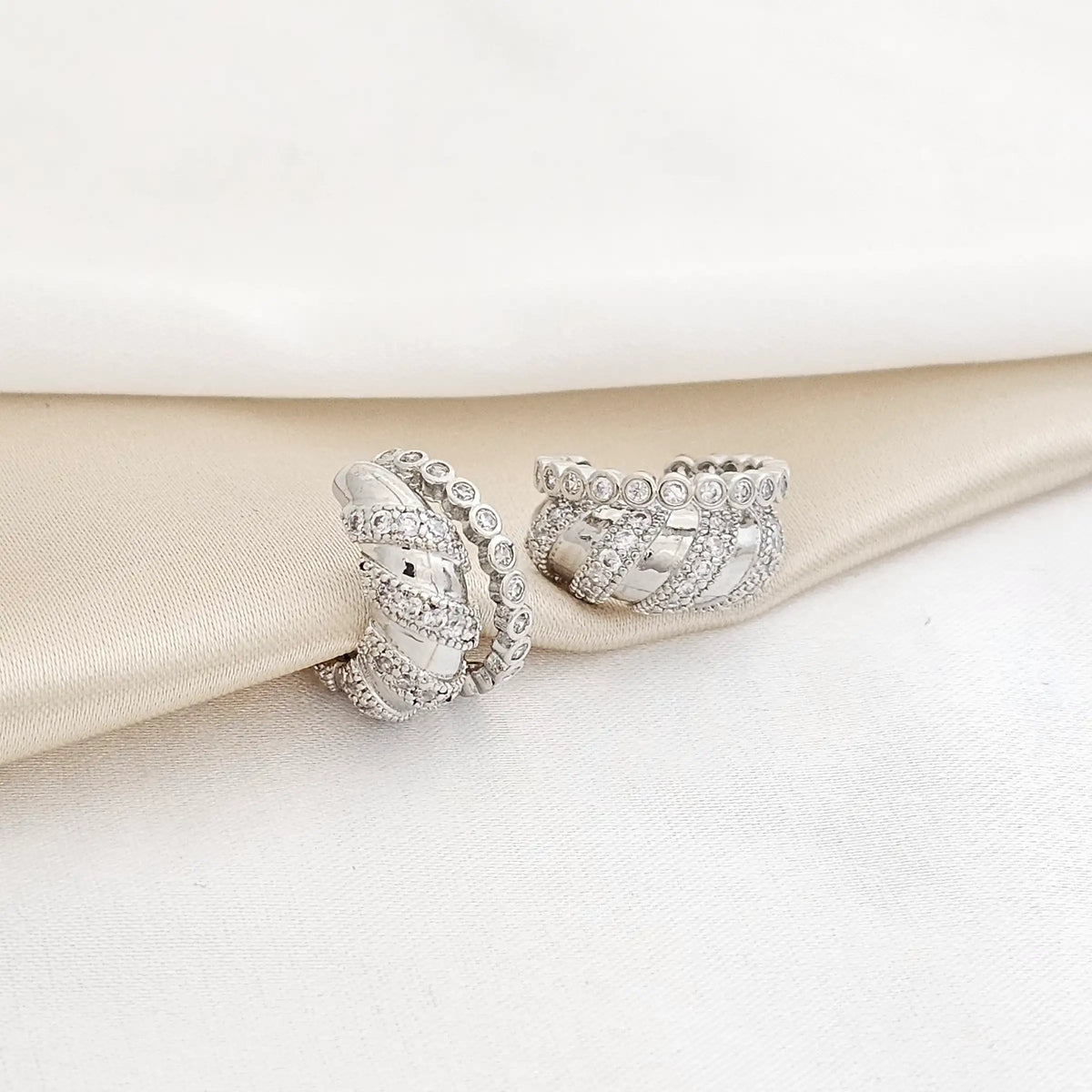 Earcuff Mujer Elegante Circones Plateado Rf K3486