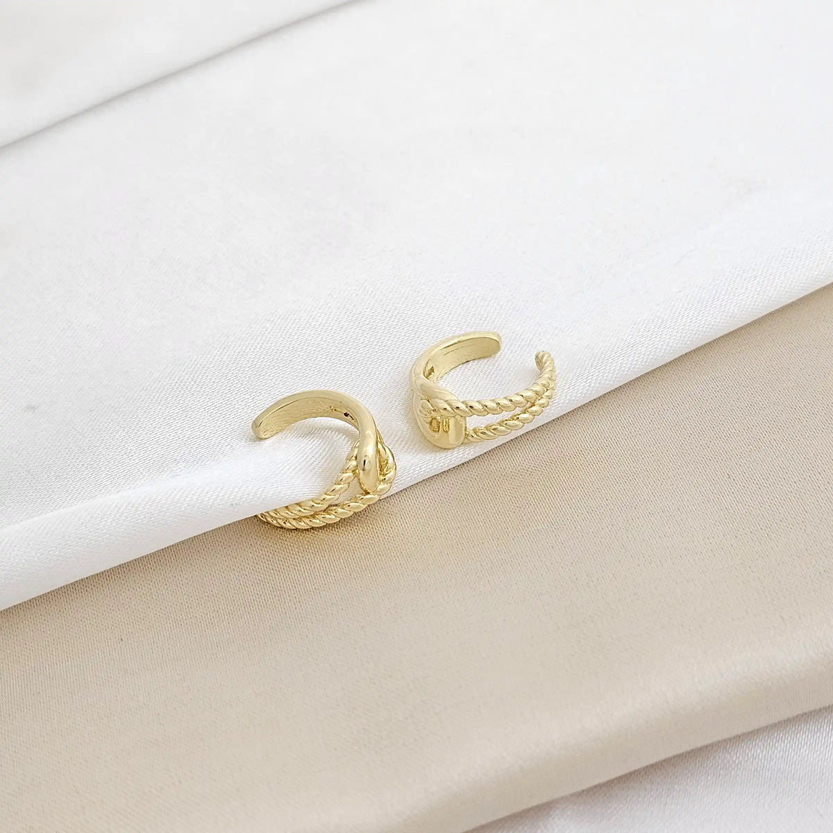 Earcuff Nudo Dorado Rf K3212