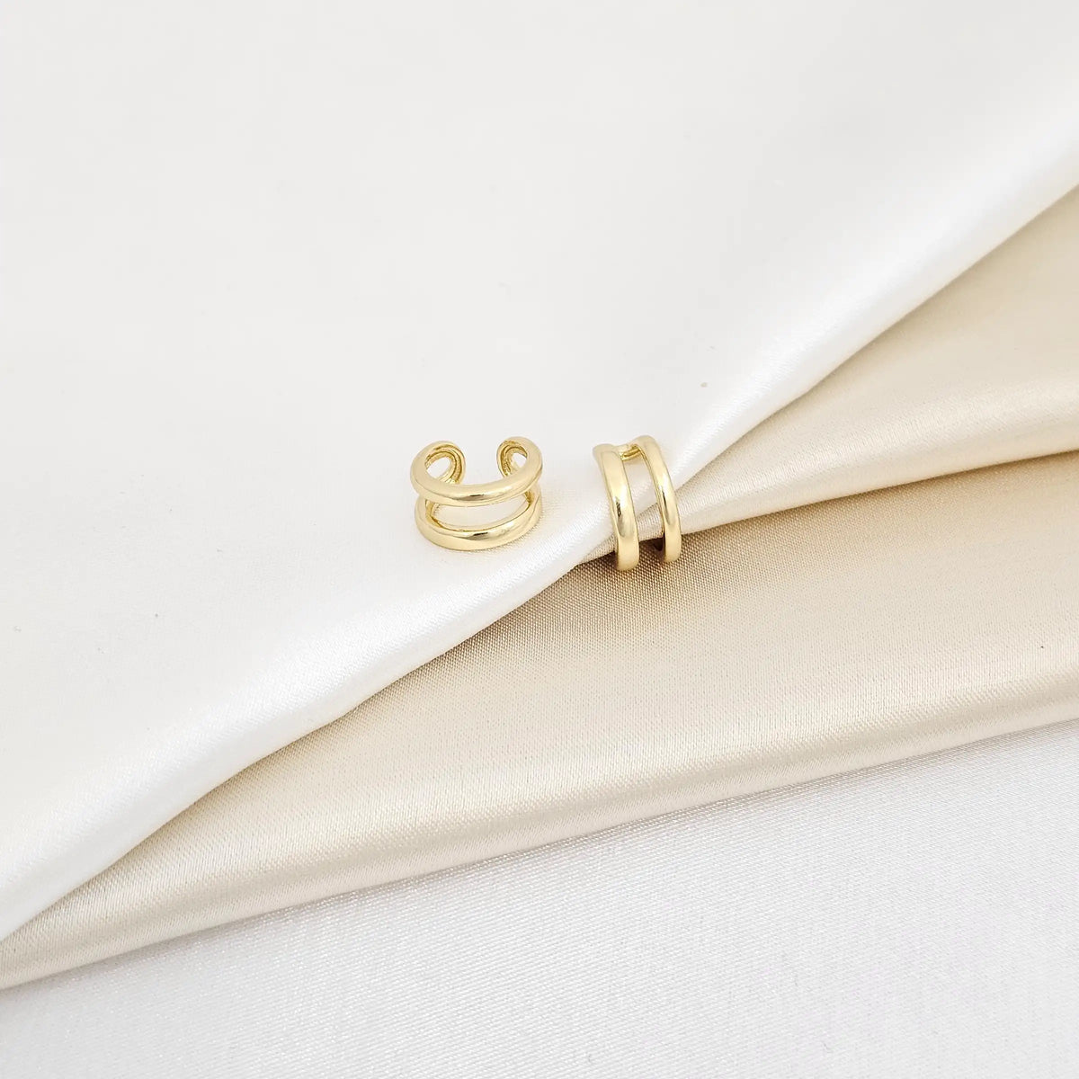 Earcuff Pequeño Doble Linea Liso Dorado Rf K6869