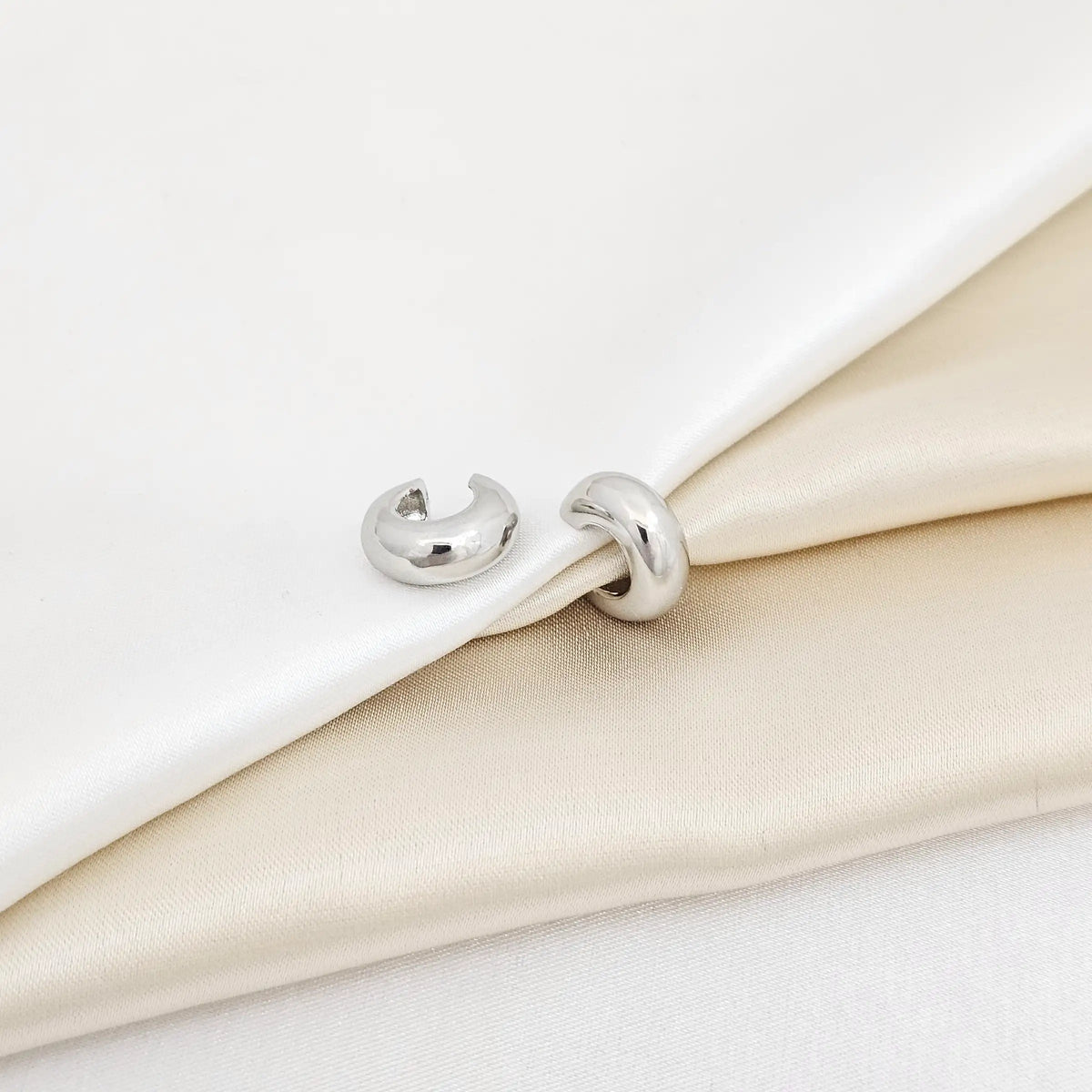 Earcuff Pequeño Liso Plateado Rf K6864