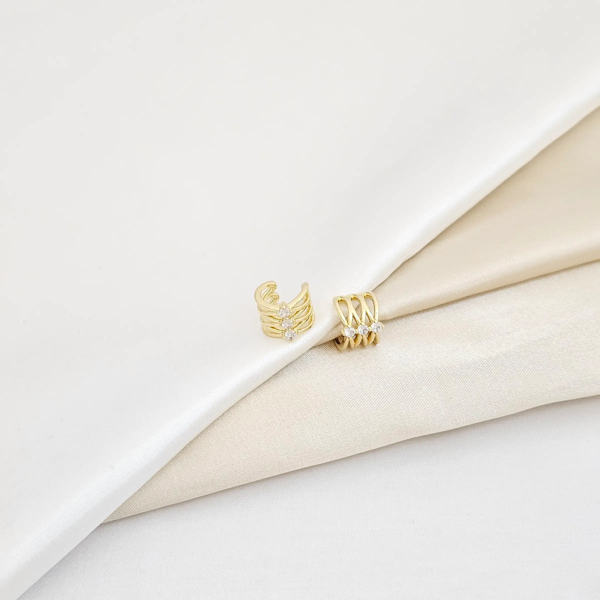 Earcuff Tres Circones Redondos Dorado Rf K6006