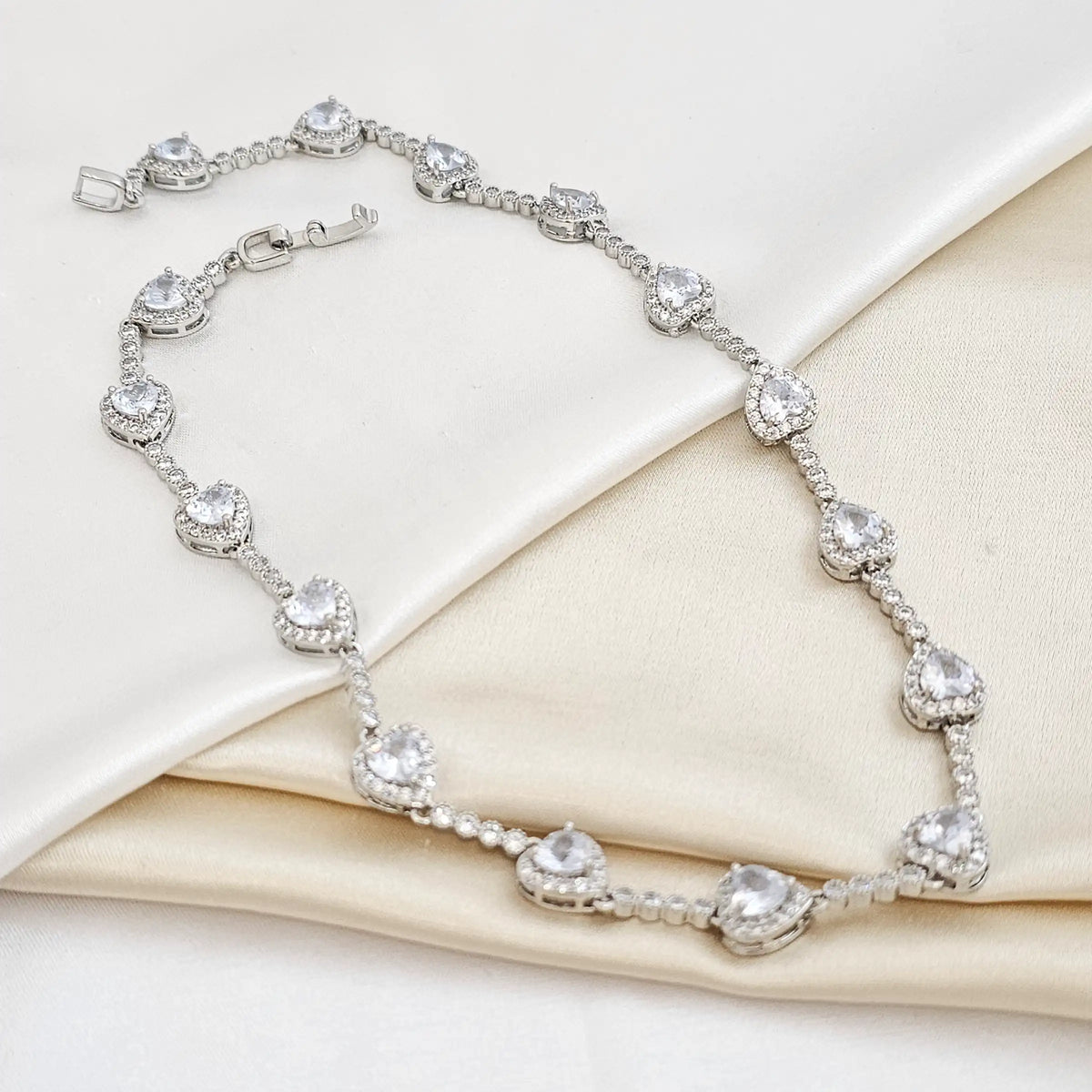 Gargantilla Corazones Con Circones Broche Plateado Rf K4280