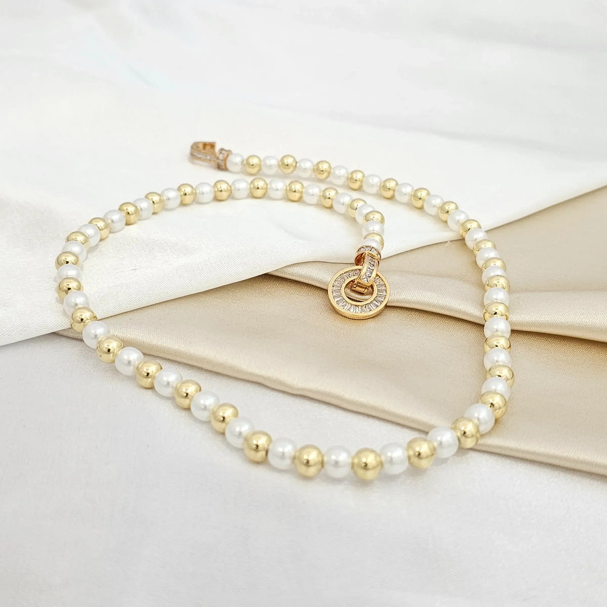 Gargantilla Perlas Y Balines Dorado Con Broche Rf K4461