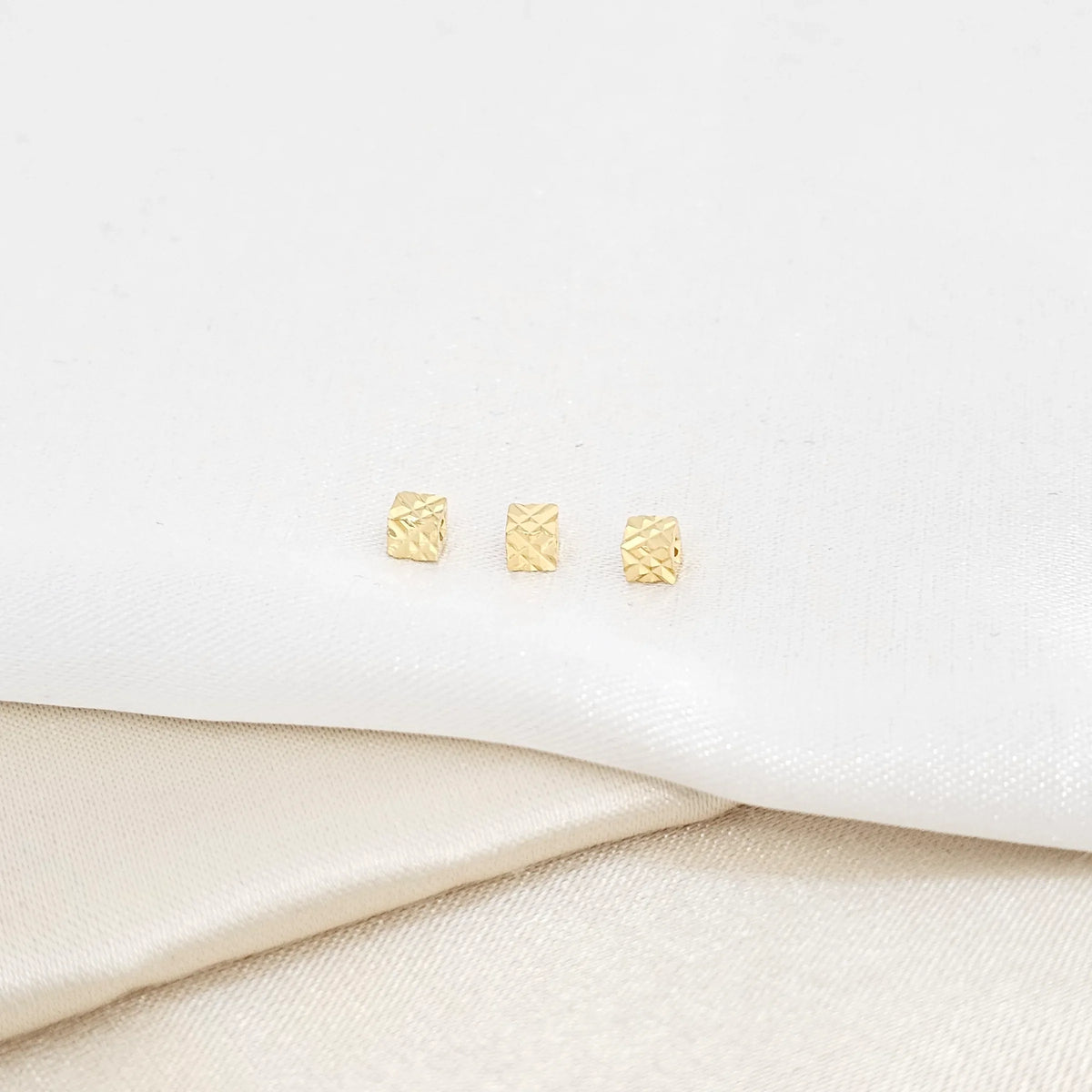 Herraje R Cuadrado X 3Unds - 3.5Mm. Lam 18K Rf B/23327