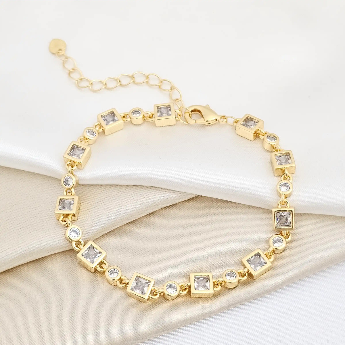 Pulsera Circones Cuadrados Y Redondos Dorado Rf K6987
