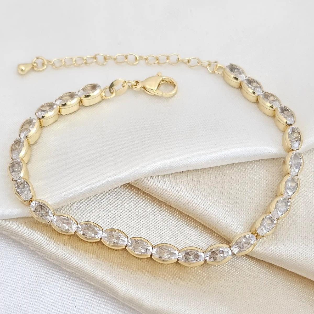 Pulsera Circones Ovalados Con Extensor Dorado Rf K4946