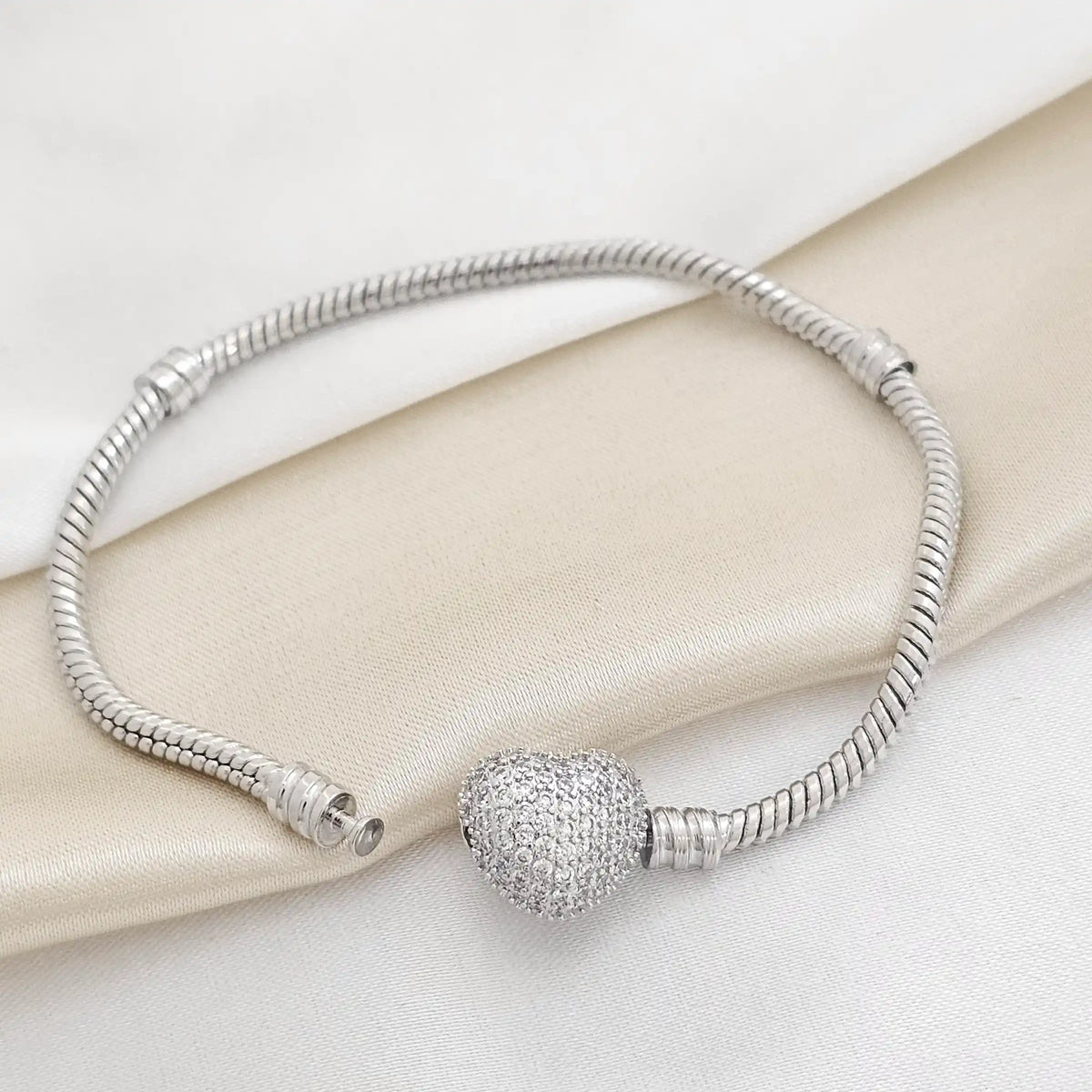 Pulsera Corazon Circones Plateado Rf K3169