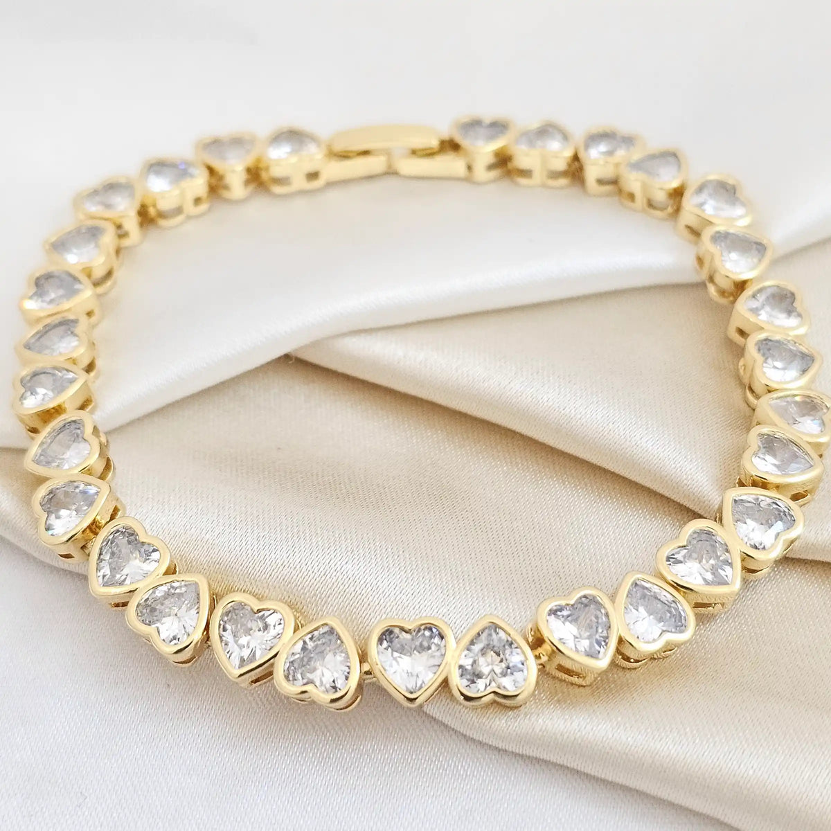 Pulsera Corazones Con Circones Broche Dorado Rf K4945