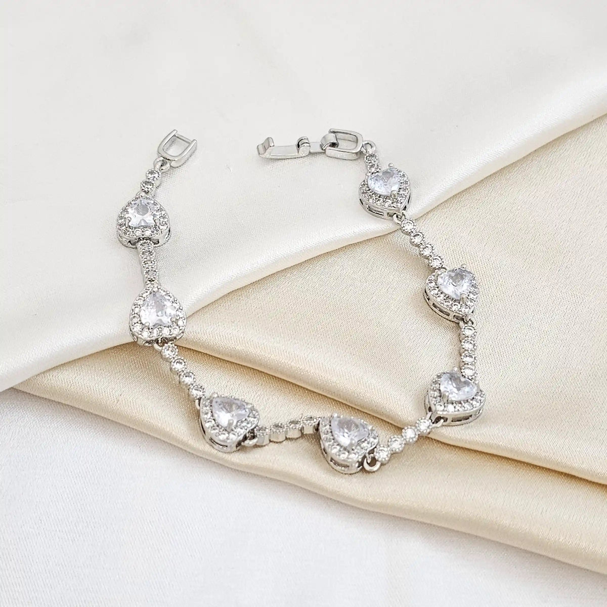 Pulsera Corazones Con Circones Broche Plateado Rf K4295