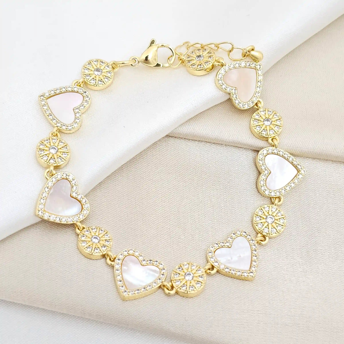 Pulsera Corazones Con Circones Y Nacar Dorado Rf K7654