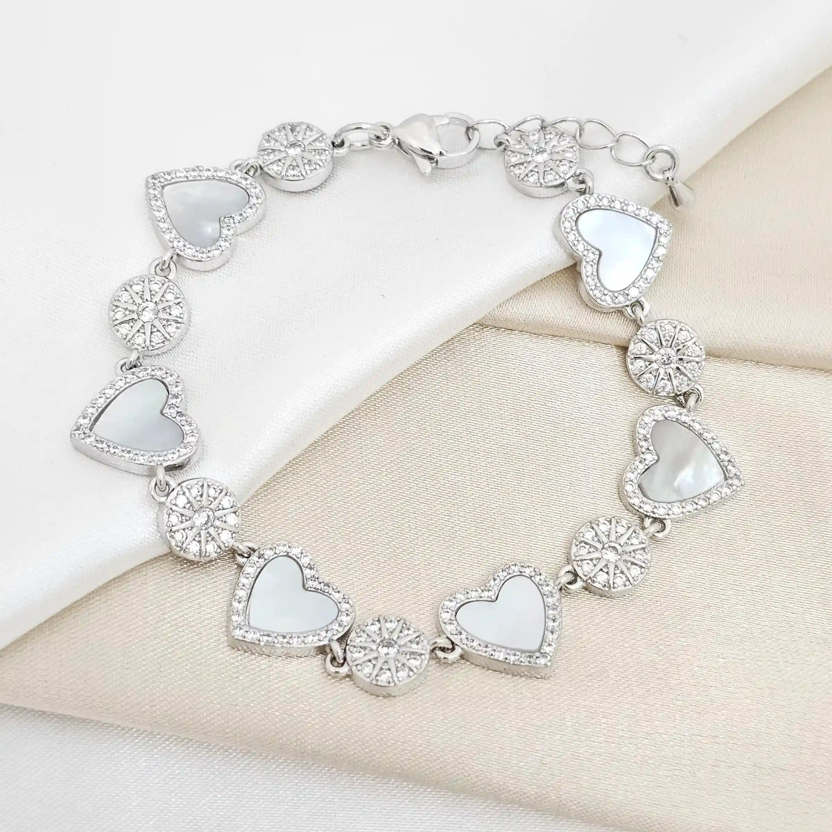 Pulsera Corazones Con Nacar Y Circones Plateado Rf K6528