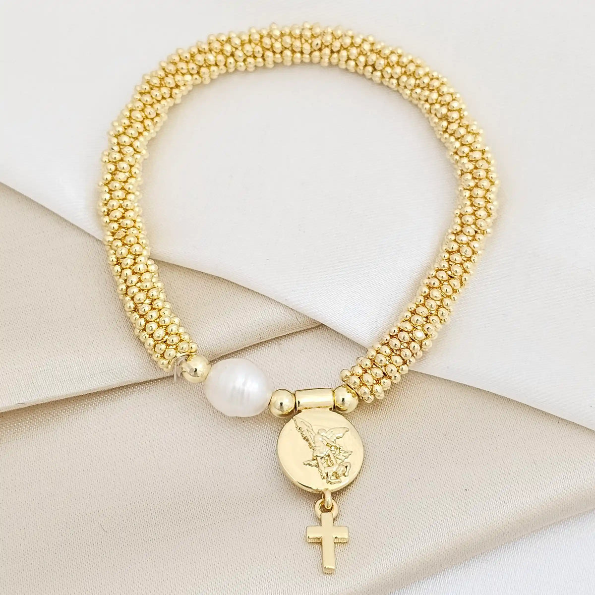 Pulsera Flexible Dorado Con Perla Y Dije San Miguel Rf K7500