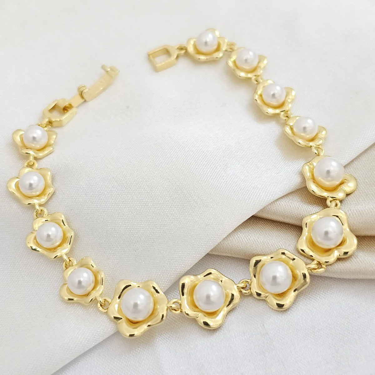 Pulsera Flores Con Perla Broche Dorado Rf K5061