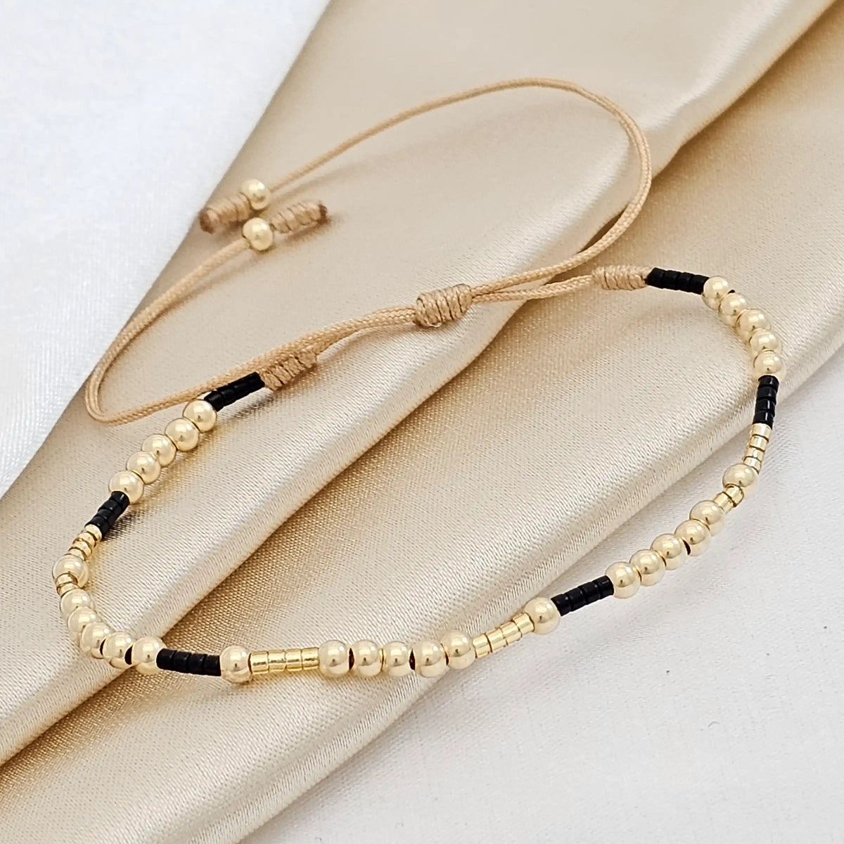 Pulsera Gold #3 Miyuki Negra 31 Balines