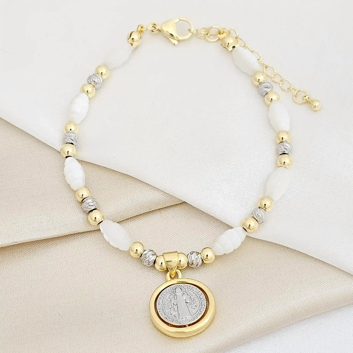 Pulsera Perlas Balines Dorado Y Platedo Dije Giratorio Rf K7498
