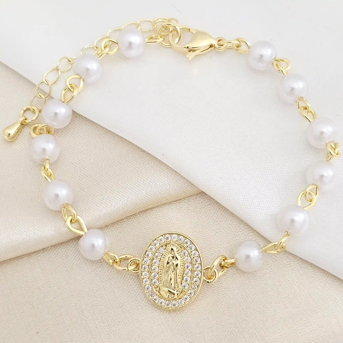 Pulsera Perlas N6 Con Dije Virgen De Guadalupe Dorado Rf K7769