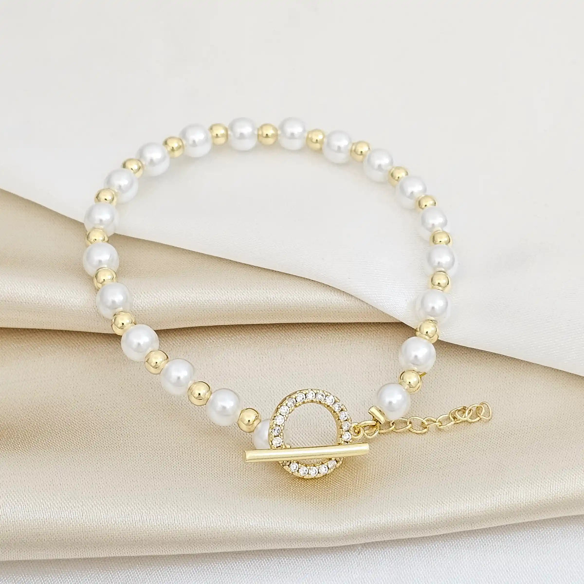 Pulsera Perlas Y Balines Con Aro Circones Dorado Rf K5749