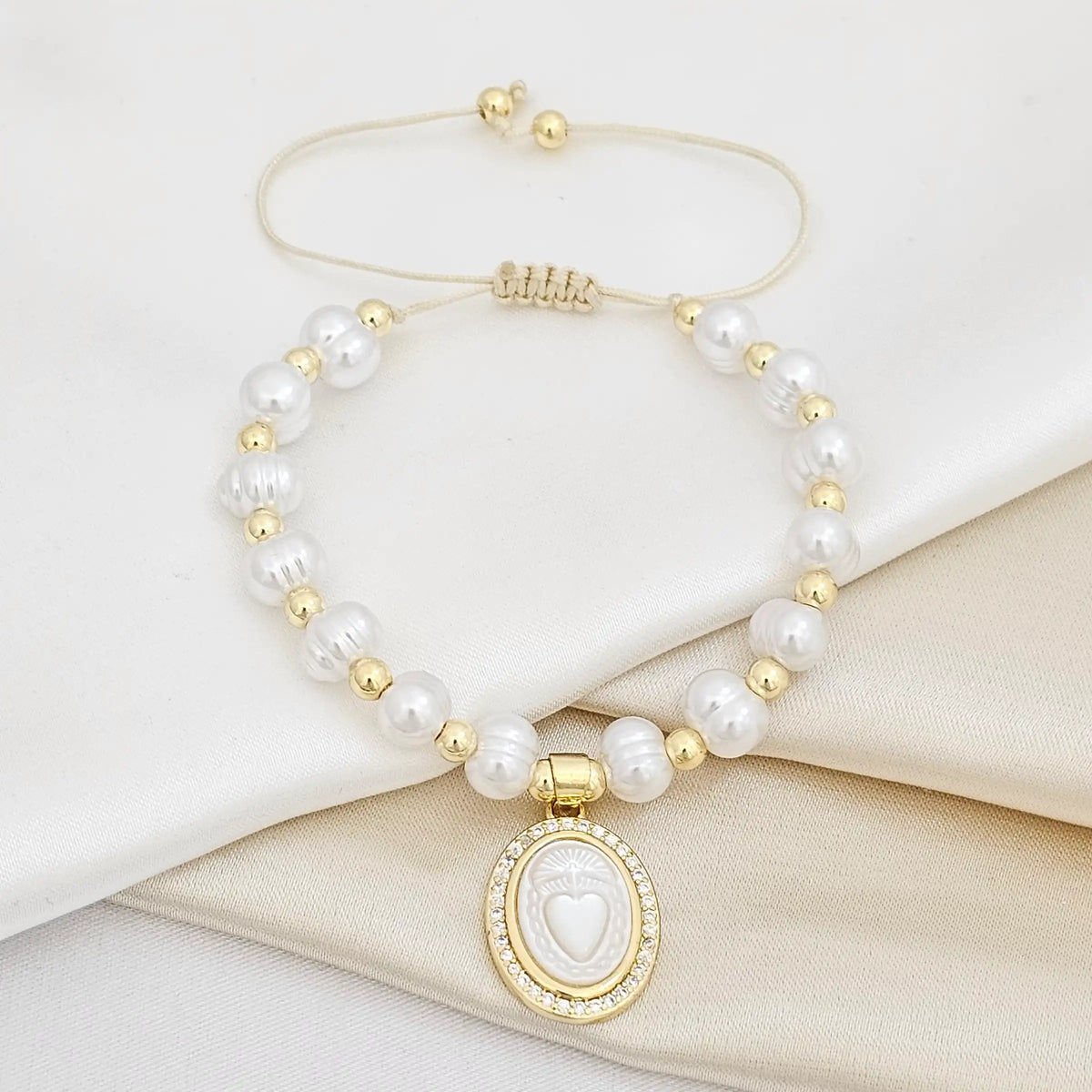 Pulsera Perlas Y Balines Dije Sagrado Corazon Dorado Rf K6915