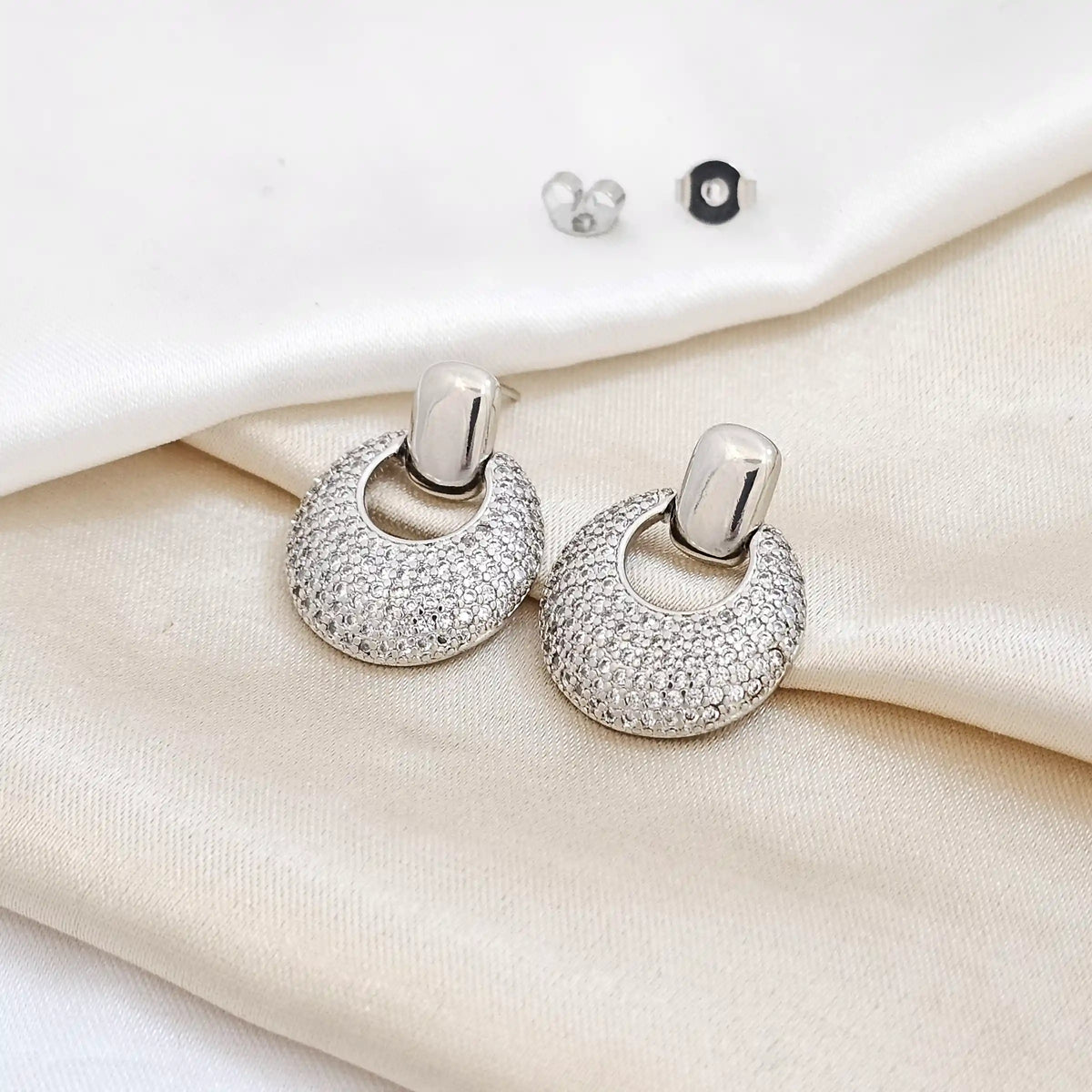 Topo Aro Colgante Diamantado Plateado Rf K4176
