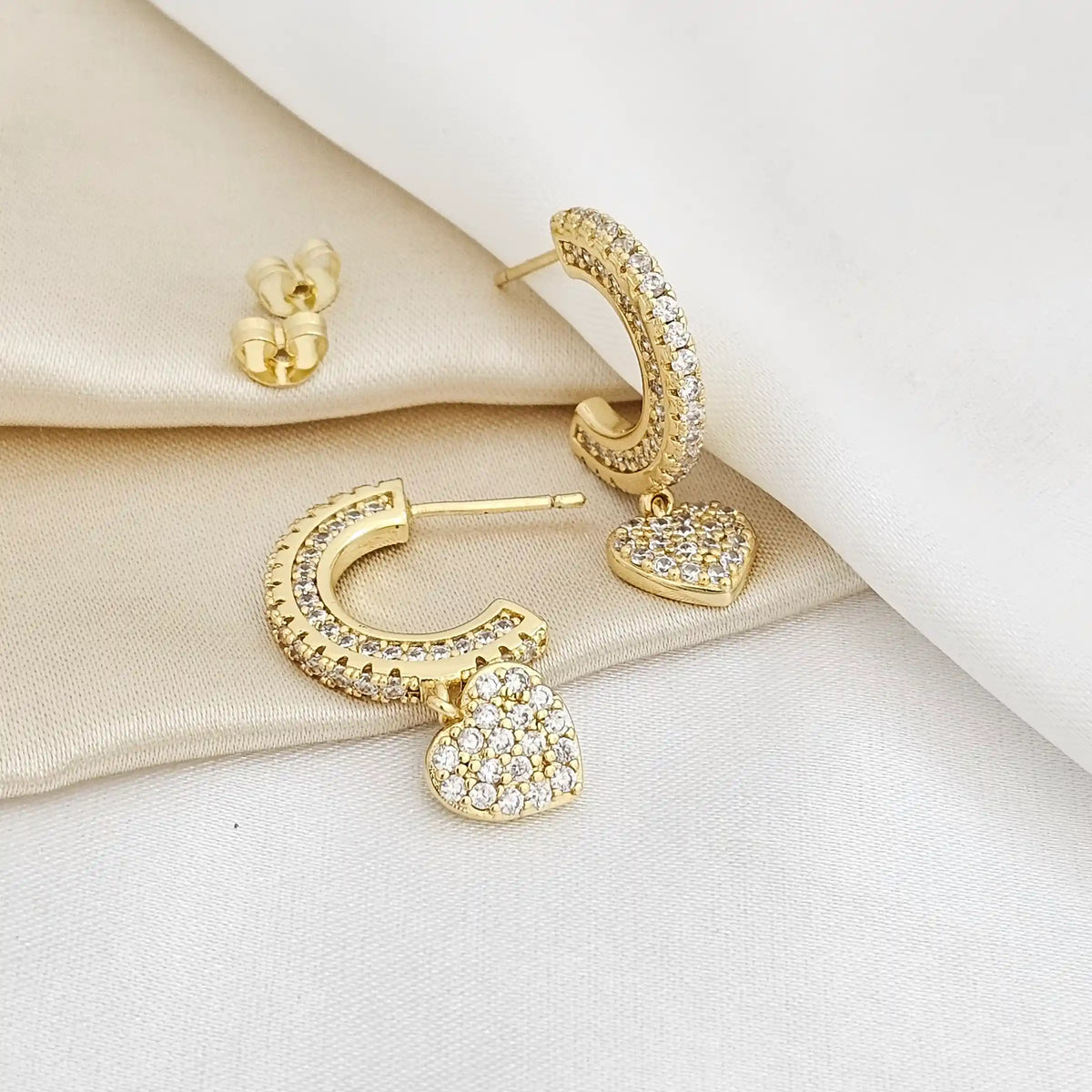 Topo Circones Con Dije De Corazon Dorado Rf K4005