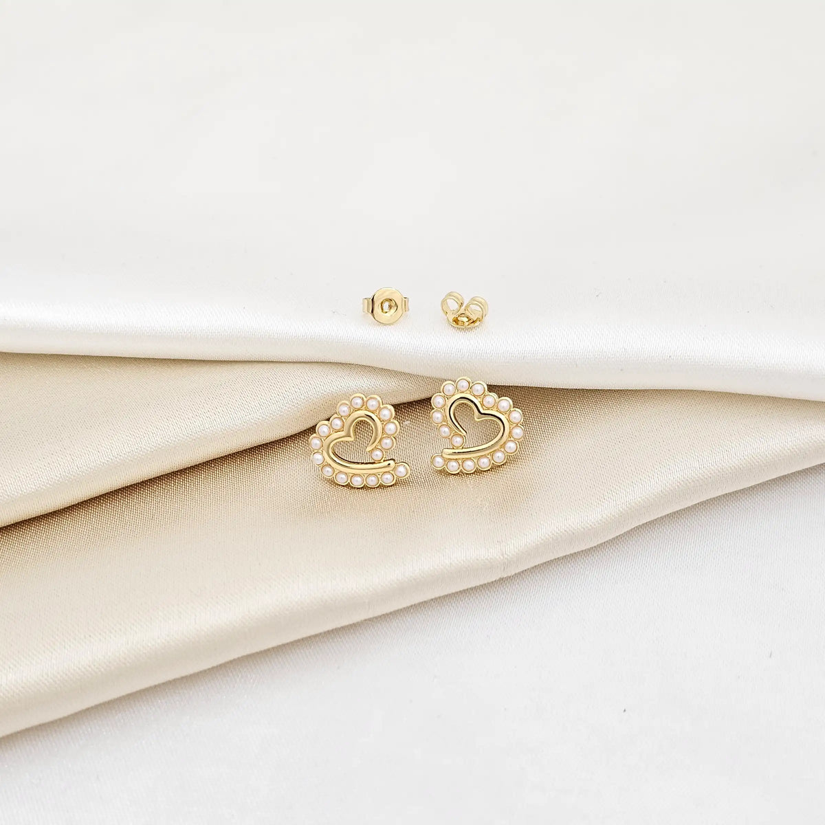 Topo Corazon Liso Dorado Con Mini Perlas Rf K7034