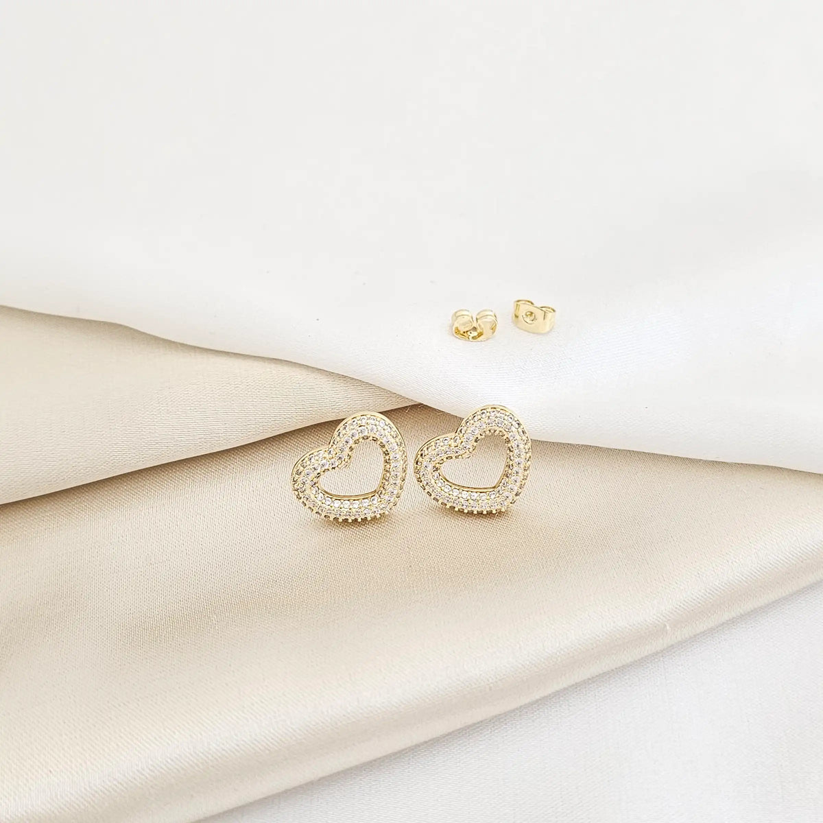 Topo Corazon Pequeño Dorado Con Circones Rf K7737