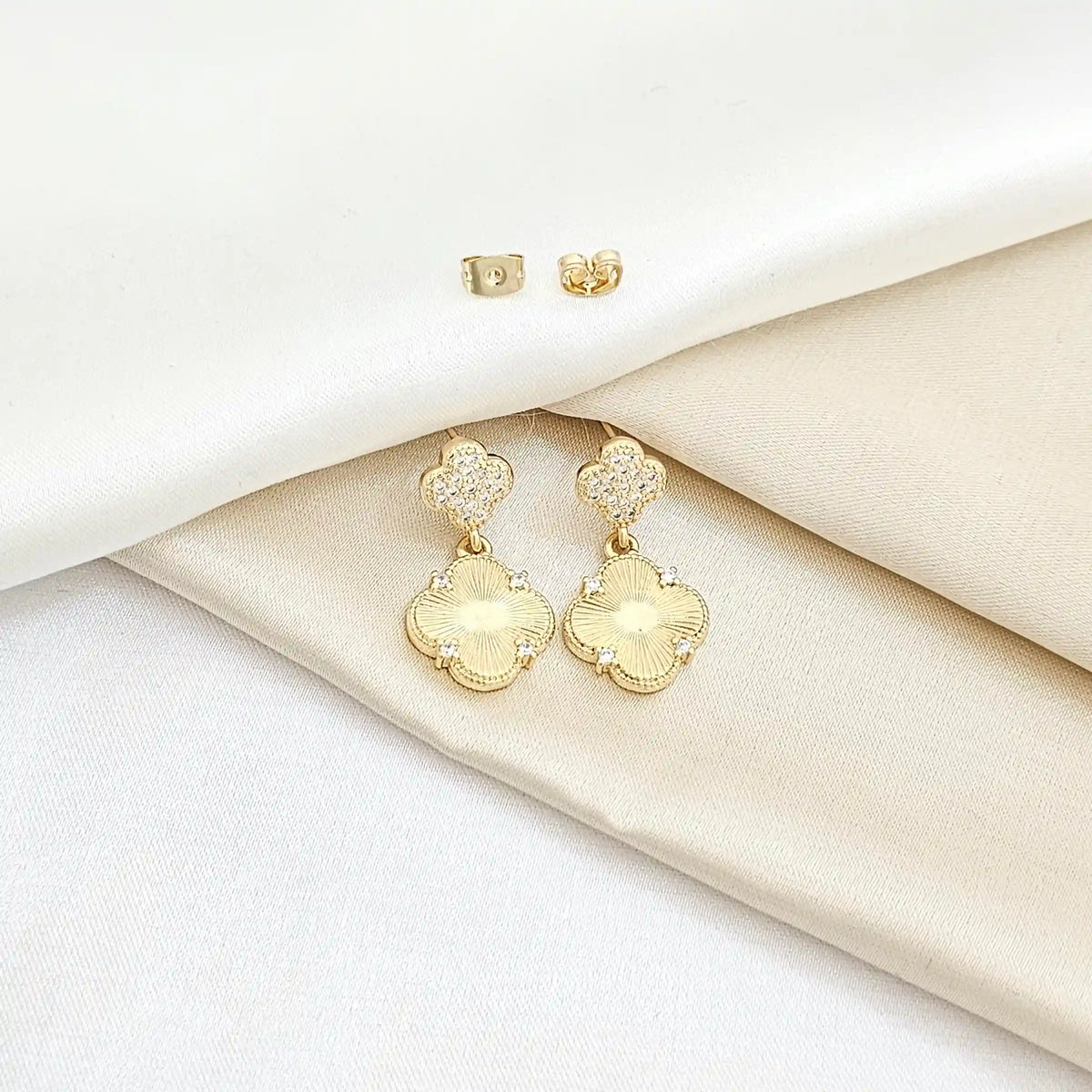 Topo Doble Trebol Pequeño Circones Dorado Rf K6248