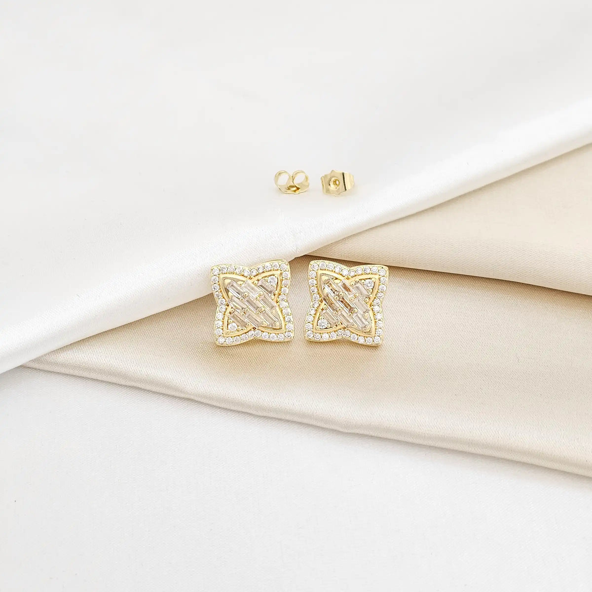 Topo Flor Diamantada Dorado Rf K6386