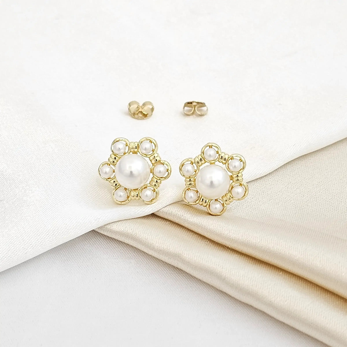 Topo Flor Dorado Con Perlas Rf K5244