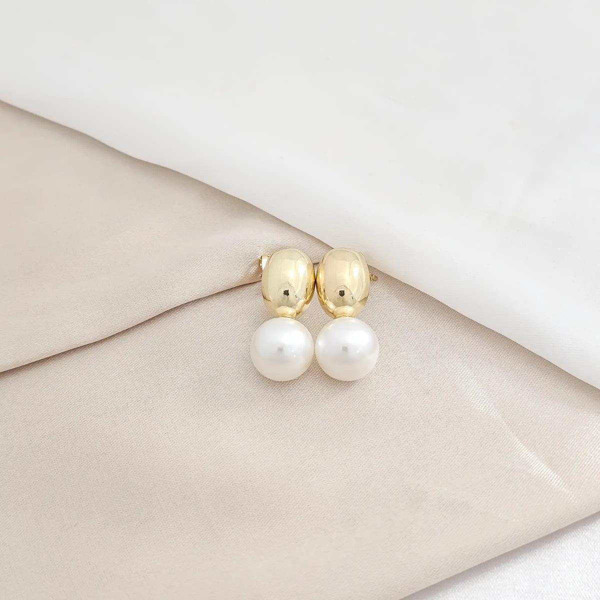 Topo Liso Con Perla Blanca Elegante Dorado Rf K8207