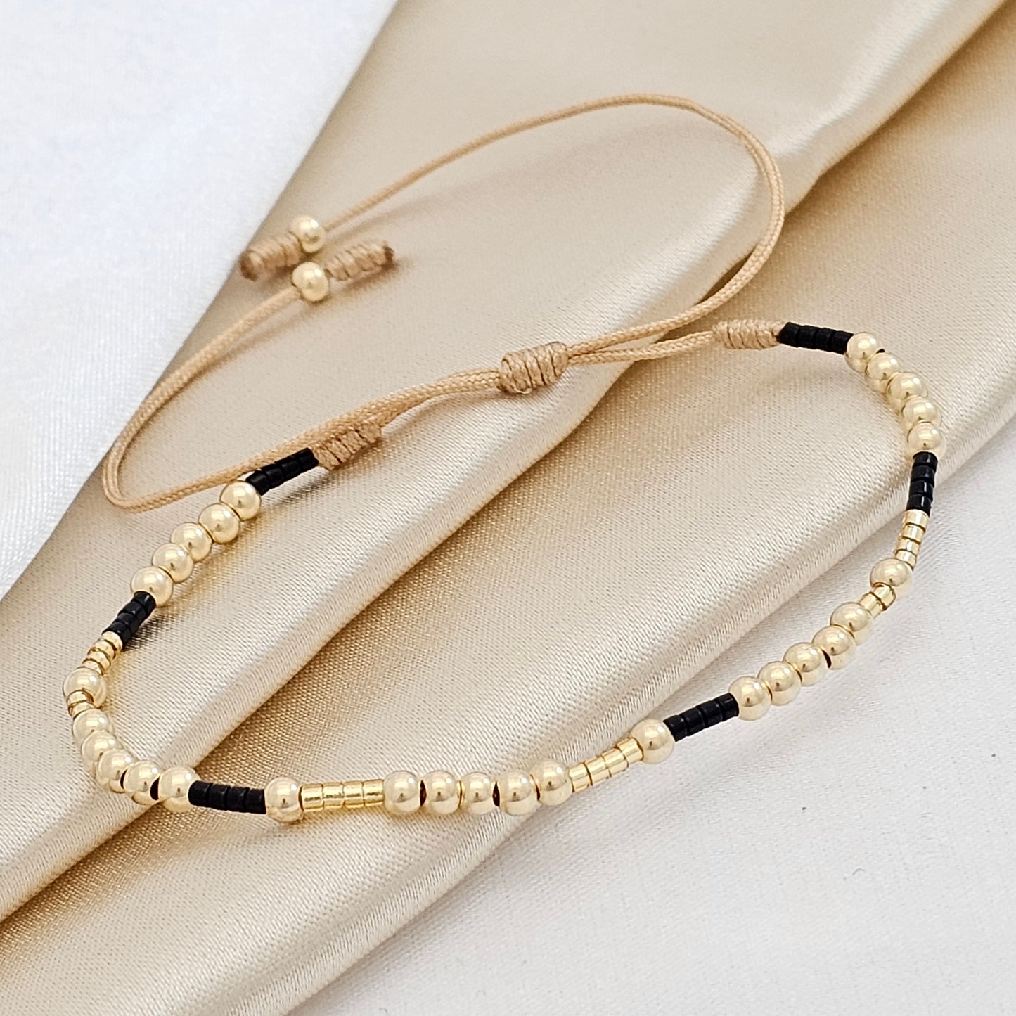 PULSERA GOLD #3 MIYUKI NEGRA