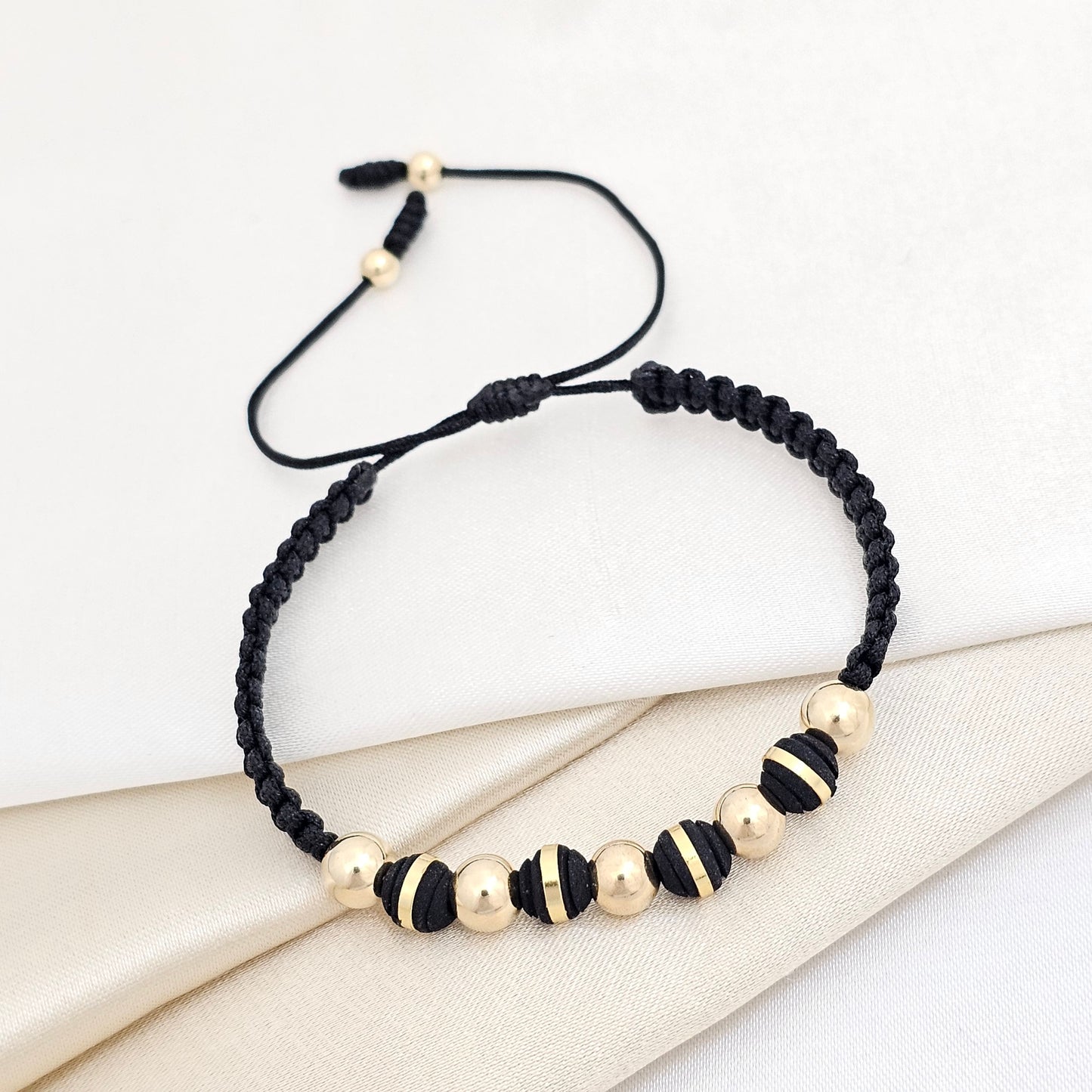 PULSERA GOLD MACRAME # 6 NEGRA