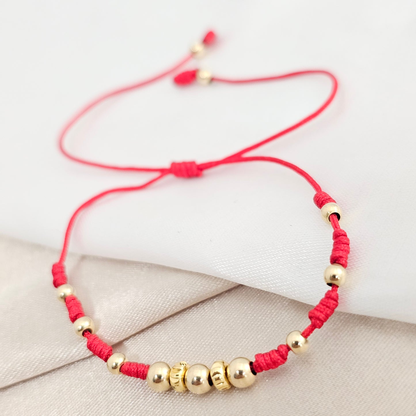 PULSERA GOLD # 3 H REDONDO / NUDOS ROJA