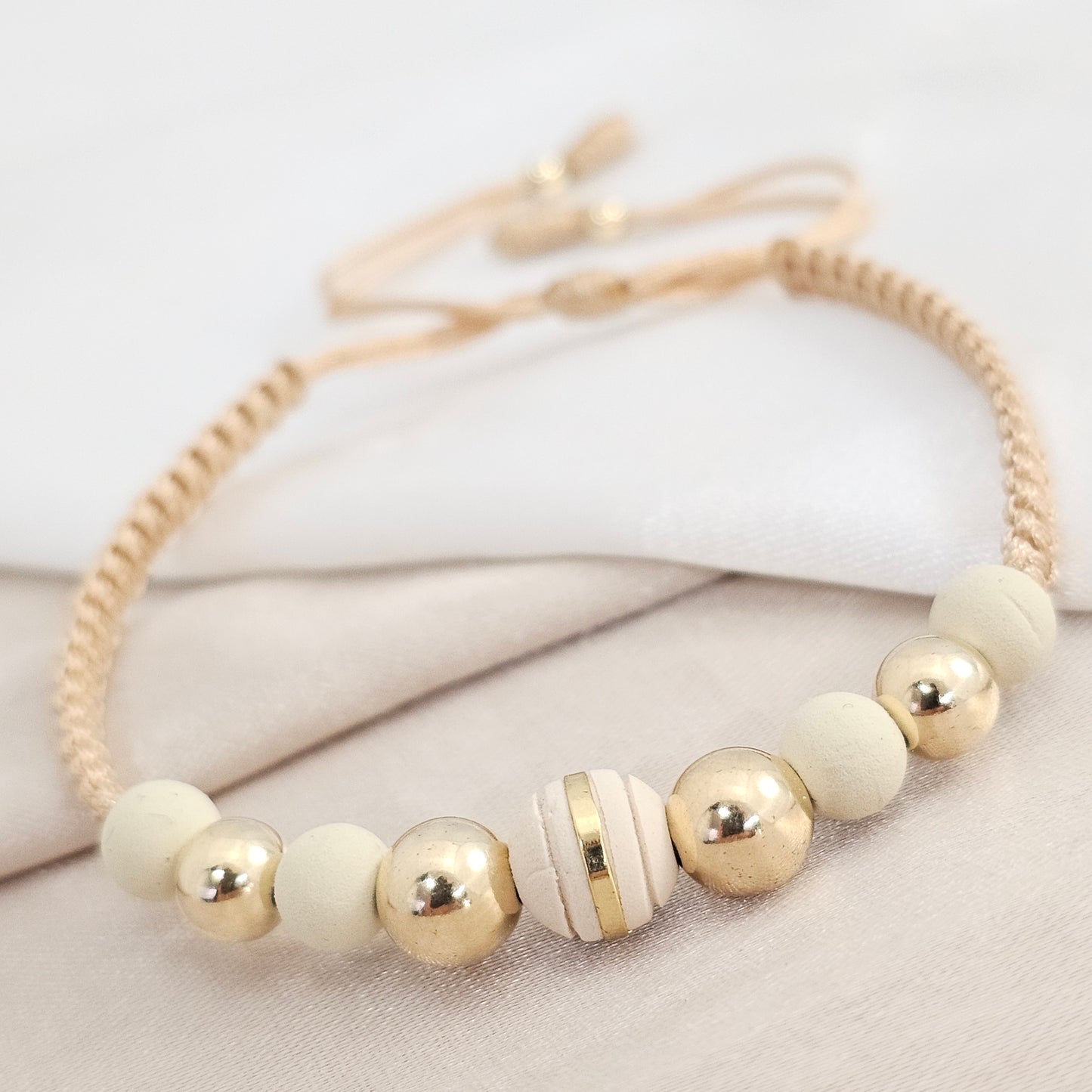 PULSERA GOLD MACRAME #7-6-3 BEIGE