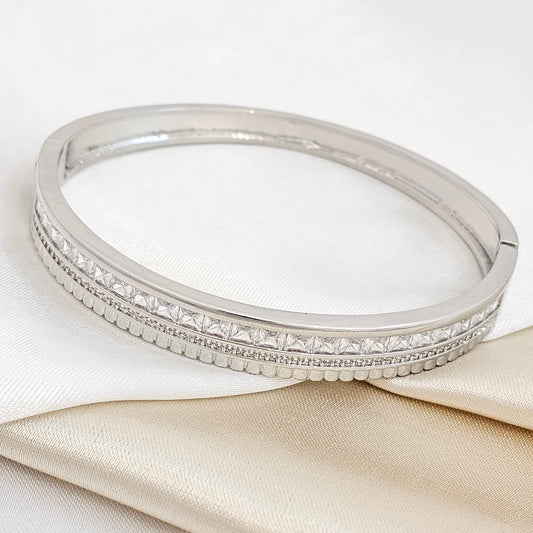 BRAZALETE GRUESO ELEGANTE CON CIRCONES PLATEADO RF K6828